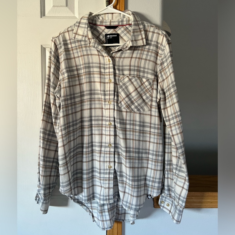 Marmot women’s medium button up shirt